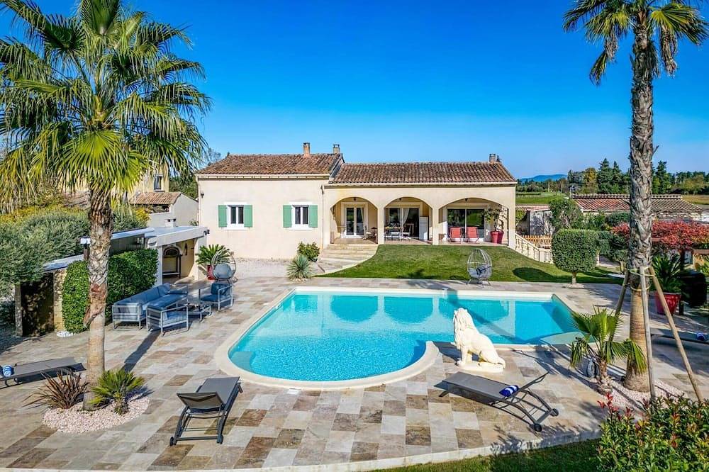 Villa Valleron by Villa Plus in Velleron, Vaucluse