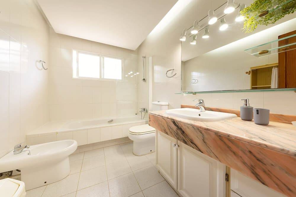 Entire apartment, Beonholidays Villa Berry in Santa Ponça, Calvià