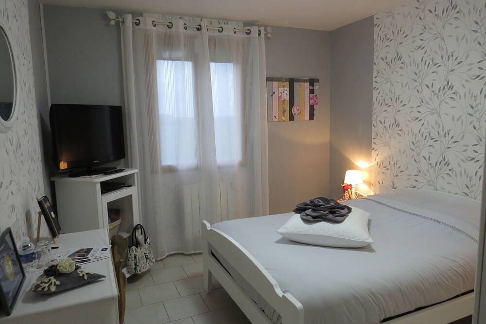 Charmante chambre d'hôtes paisible située au cœur de la Normandie, dans l'Eure in Manthelon, Région d'Évreux