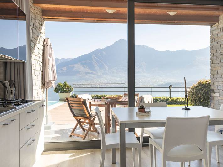 Ferienwohnung für 2 Personen, mit Terrasse und Garten sowie Pool und Ausblick in Vercana
