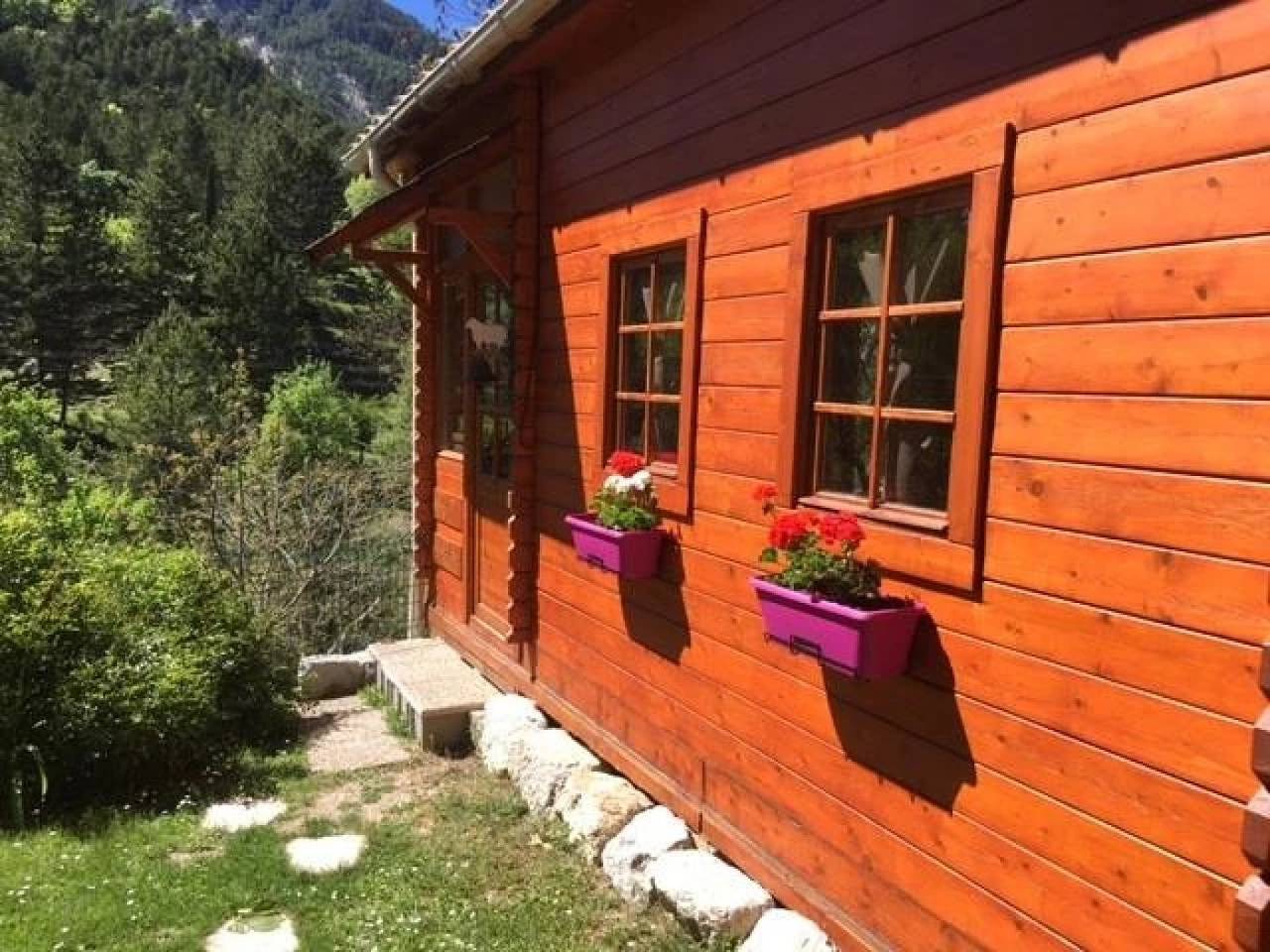 Zecamping 3 étoiles pet friendly locatif Tv Lv 35m2 6 pers in Castellane, Parc naturel régional du Verdon