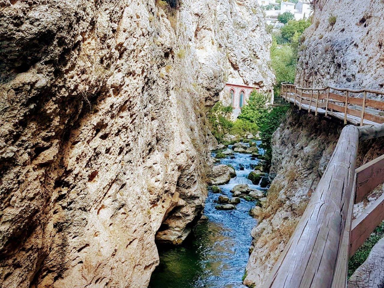 Mit Garten und gemeinsamem Pool in Cuevas del Campo, Geoparque de Granada