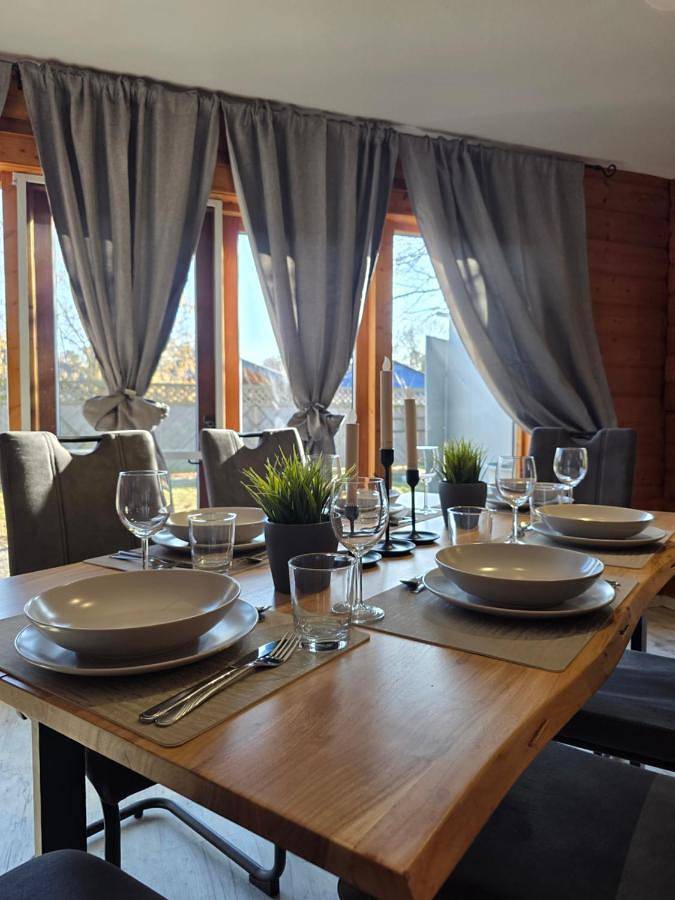 Ferienhaus für 10 Personen, mit Balkon und Terrasse sowie Garten und Ausblick in Isenbüttel