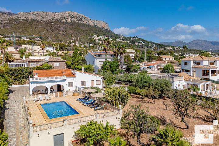 Chalet para 6 personas, con jardín y piscina, Familias con niños en Benicolada