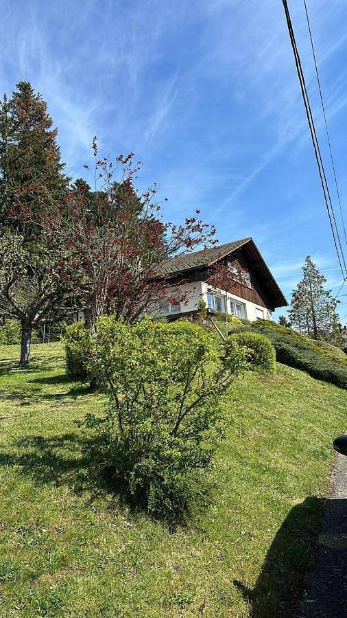 Gîte pour 2 personnes, avec Terrasse ainsi que Jardin et Vue à Maîche