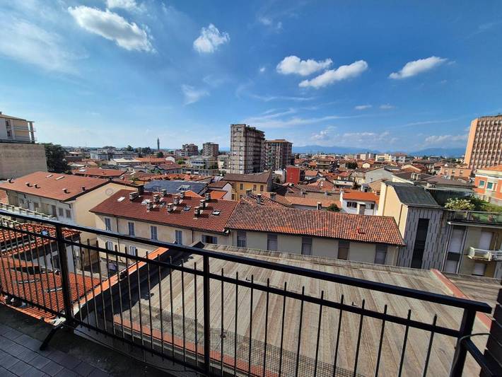 Appartamento per 4 persone, con terrazza e panorama in Seregno