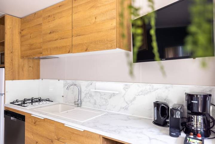 Caravane pour 4 personnes, avec balcon/terrasse ainsi que vue sur le lac et terrasse à Coëx - 3