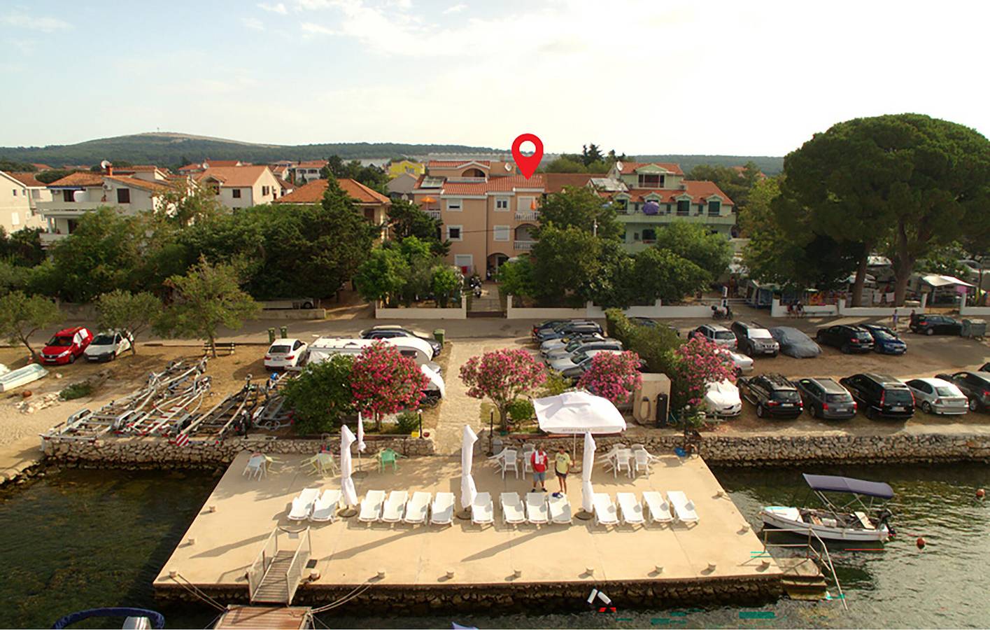 Ganze Ferienwohnung, Gemütliche Wohnung mit Terrasse, WLAN und 500 m zum Strand in Plaža Morovička, Općina Sveti Filip i Jakov