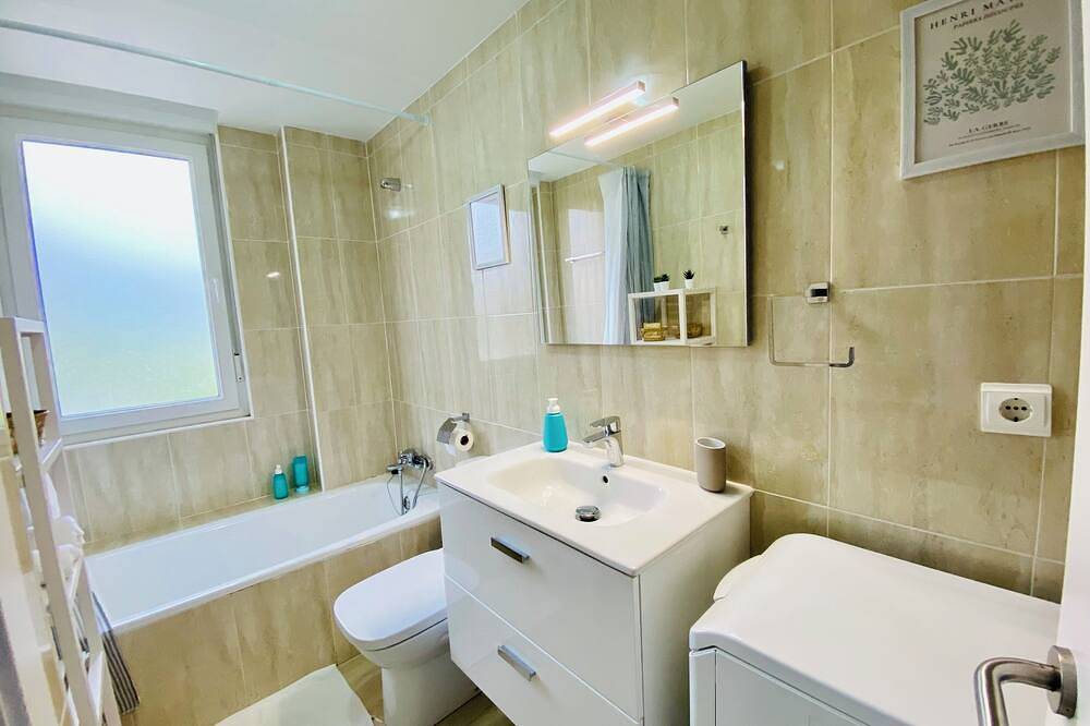 Entire apartment, Casa Branca Cantabria: Spacious first floor with garden 500m from the beach | Wifi/Garaje in Miengo, Cantabrian Coast