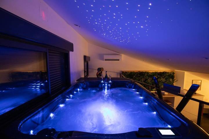 Gîte pour 2 personnes, avec balcon et jacuzzi à Château-Arnoux-Saint-Auban - 4