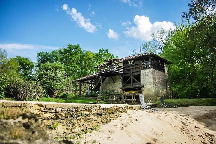 Gîte pour 2 personnes, avec piscine et vue ainsi que sauna et jardin à Saint-Cricq-Villeneuve