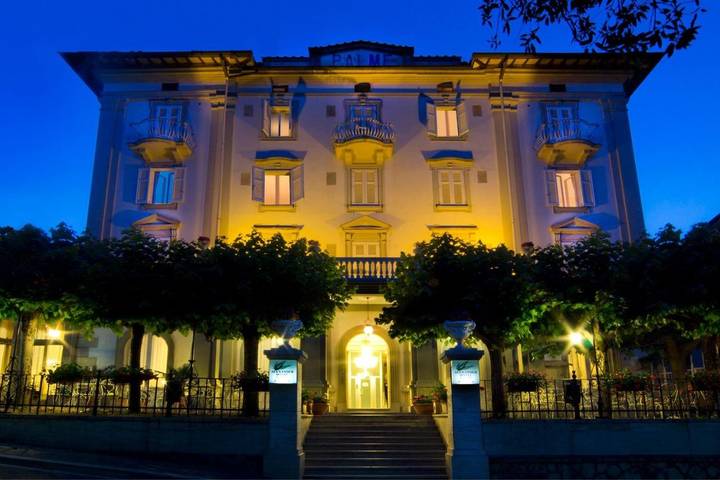 Hôtel pour 2 personnes, avec jardin et vue sur le lac ainsi que piscine et vue, animaux acceptés