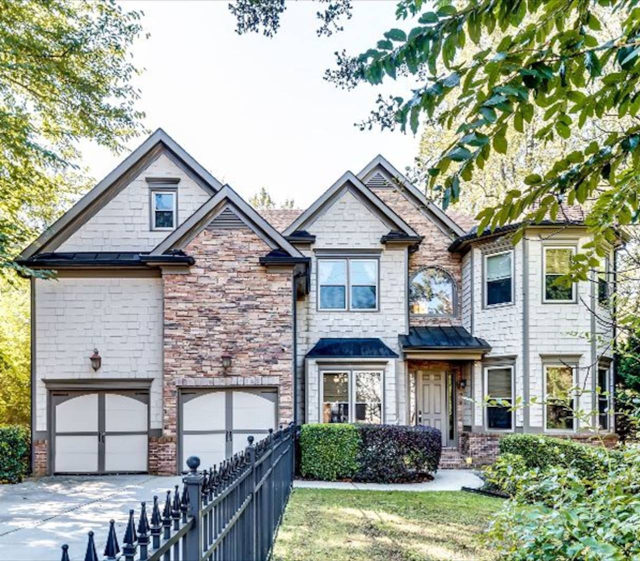 6Bd/5.5B,Brookhaven.Sleeps 12,Big yard,w pool.Gate in Chamblee (Georgia), Georgia (Estados Unidos)