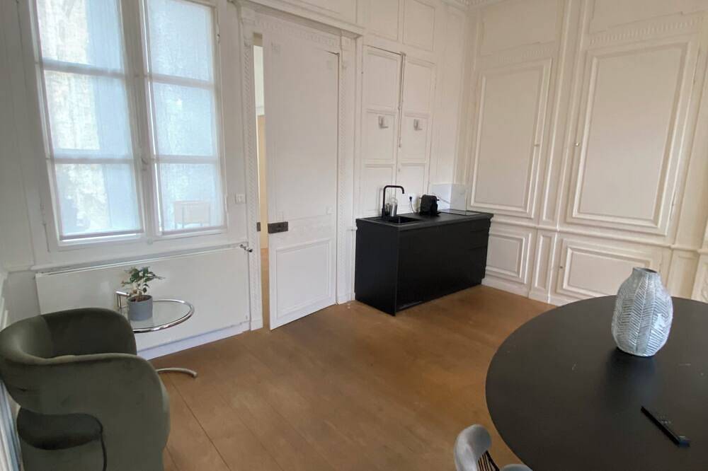 Entire apartment, Romantic apartment with round bed in the heart of the city in Amiens, Amiens region
