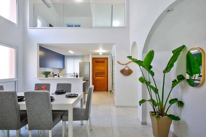 Villa for 6 people, with Balcony and Garden as well as Pool in Paphos