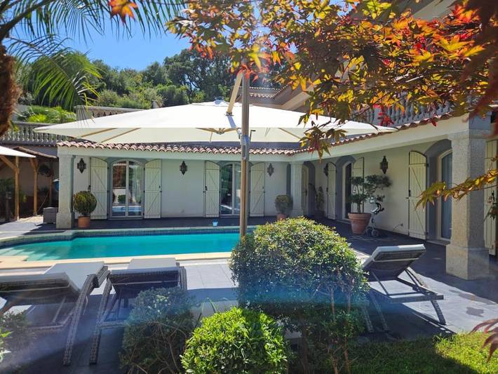 Location de vacances pour 6 personnes, avec jacuzzi ainsi que jardin et piscine à Sarrola-Carcopino - 3