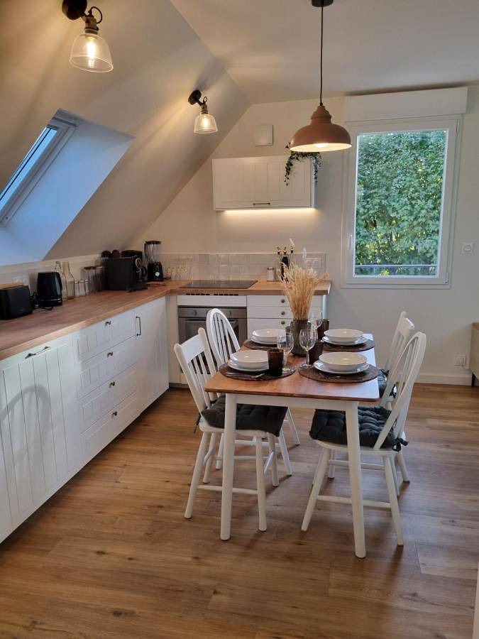 Appartement entier, One-Bedroom Apartment with City View in Meyssac, Région de Brive-la-Gaillarde