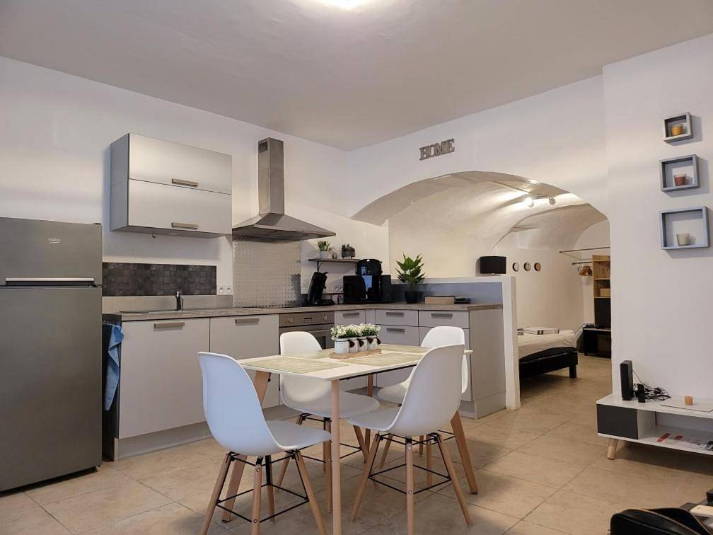 Ganze Wohnung, One-Bedroom Apartment in Pont-Saint-Esprit, Nimes und Umgebung