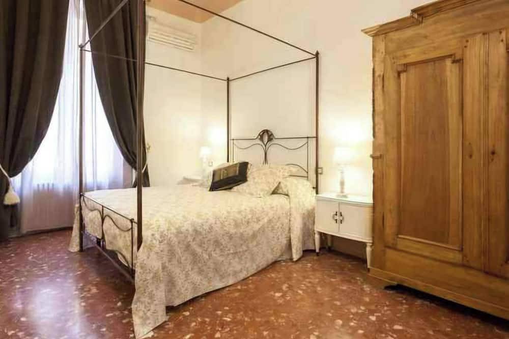 Apartamento entero, Central Apt 3 Bd/ 3 B For 8 Pax / Ac/ Large Kitchen/ 5 Min Lepanto Metro in Roma, Provincia de Roma