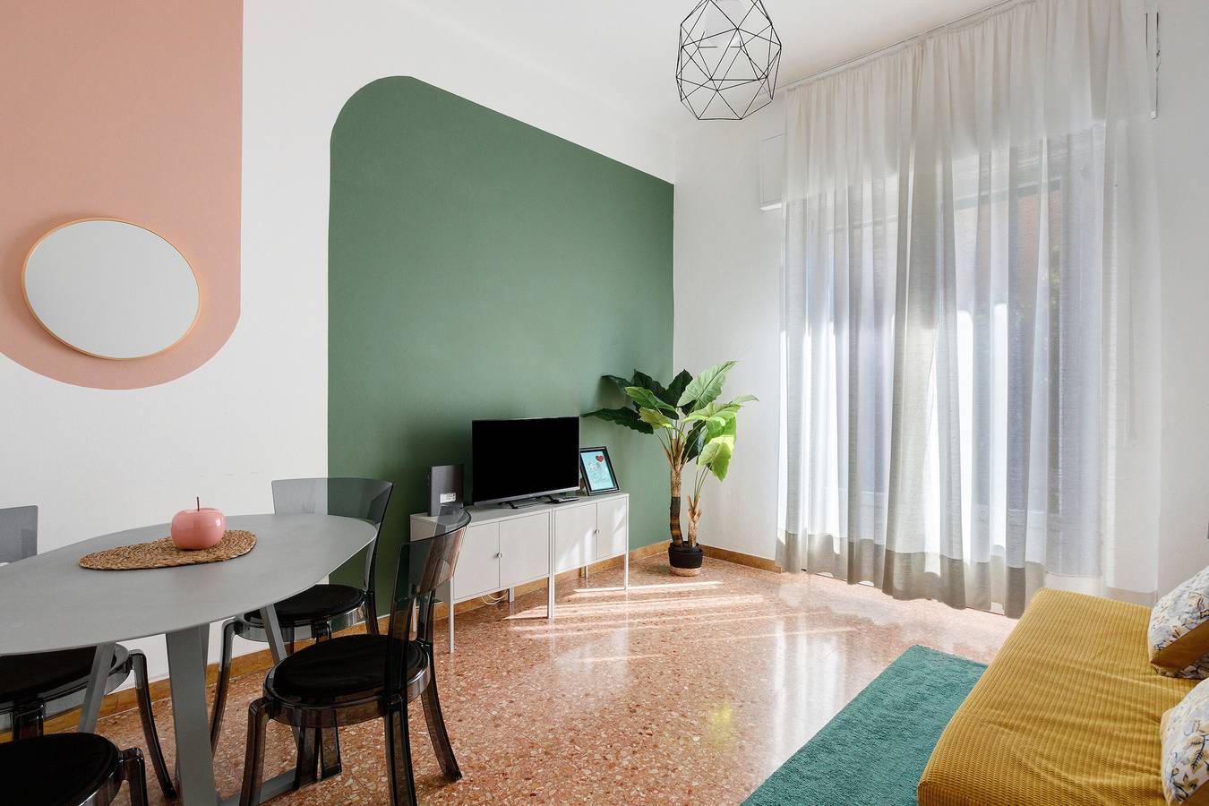 Entire apartment, Apartment 'Ca' Montello' with Private Terrace, Balcony and Wi-Fi in La Spezia (City), La Spezia