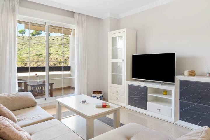 Ganze Wohnung, Ferienwohnung 'Benalmádena-Arenal Golf' mit Gemeinschaftspool, WLAN & Klimaanlage in Torrequebrada, Benalmádena
