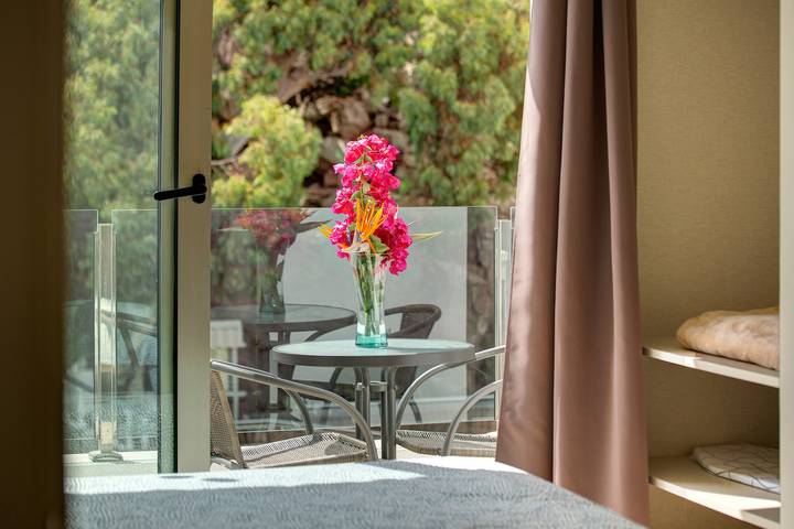 Apartamento entero, Apartamento Albamar 1C con vistas a la montaña, Wi-Fi, aire acondicionado, balcón y terraza in Puerto de Mogan, Mogán