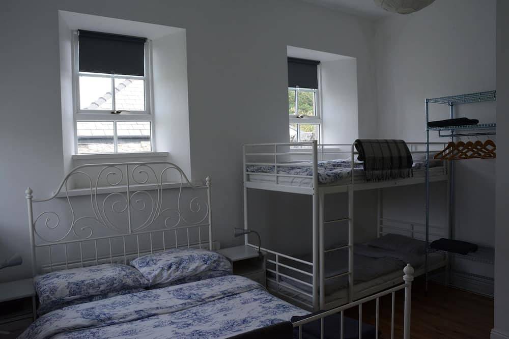 The Old Schoolhouse - sleeps 6 guests  in 2 bedrooms in County Clare