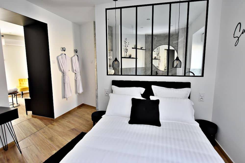 Entire apartment, Arum Suite with terrace in Roanne, Roanne region