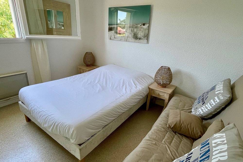 Comfortable duplex with sun terrace in perfect Cap Ferret location in Lège-Cap-Ferret, Arcachon region