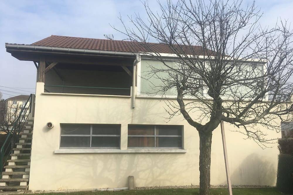 Room in house in Bourg-en-Bresse (near Brou church and Ainterexpo) in Bourg-en-Bresse, Región de Bourg-en-Bresse