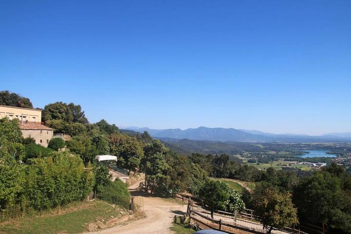 Location de vacances pour 19 personnes, avec Terrasse et Jardin ainsi que Piscine et Vue à Camós