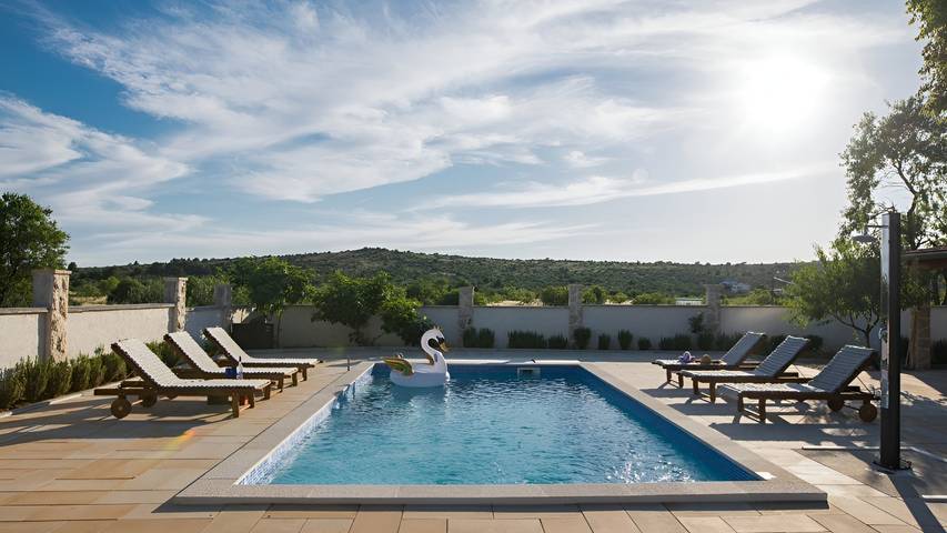 Villa für 6 Personen, mit Terrasse und Garten in Primosten