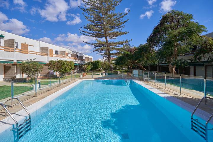 Apartamento para 4 personas, con piscina además de jardín y balcón en Playa de las Burras