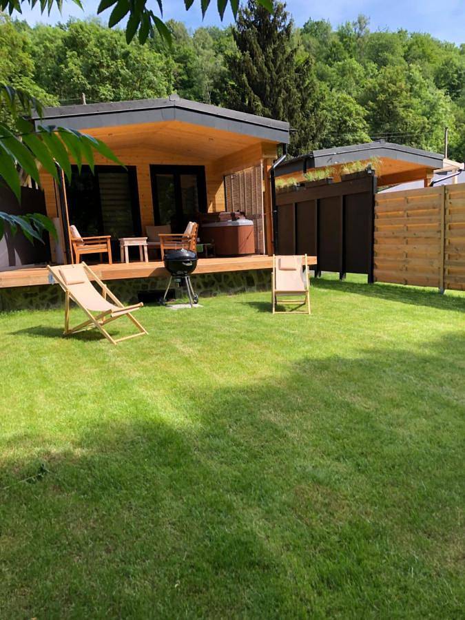 Gîte pour 4 personnes, avec Terrasse et Jacuzzi ainsi que Jardin et Vue sur le lac à Comblain-au-Pont