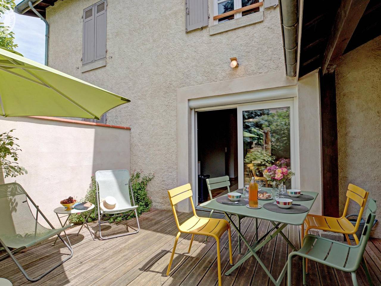 Maison cosy avec terrasse, jardin fleuri, et tout confort à Saint-Galmier in Saint-Galmier, Montbrison
