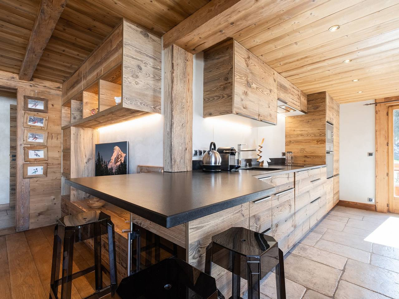 Ganze Wohnung, Gemütliches Berghaus mit Südterrasse und Wlan, direkt an der Piste, 4****  in La Clusaz, Annecy und Umgebung