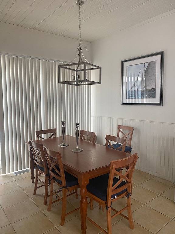 Large Room w use of pool/tennis in Spacious home in North Sea (NY), Hamptons
