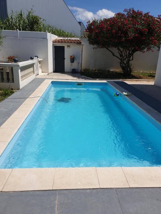 Location de vacances pour 2 personnes, avec jardin et piscine ainsi que vue et bassin pour enfant, adapté aux familles à Cers - 2