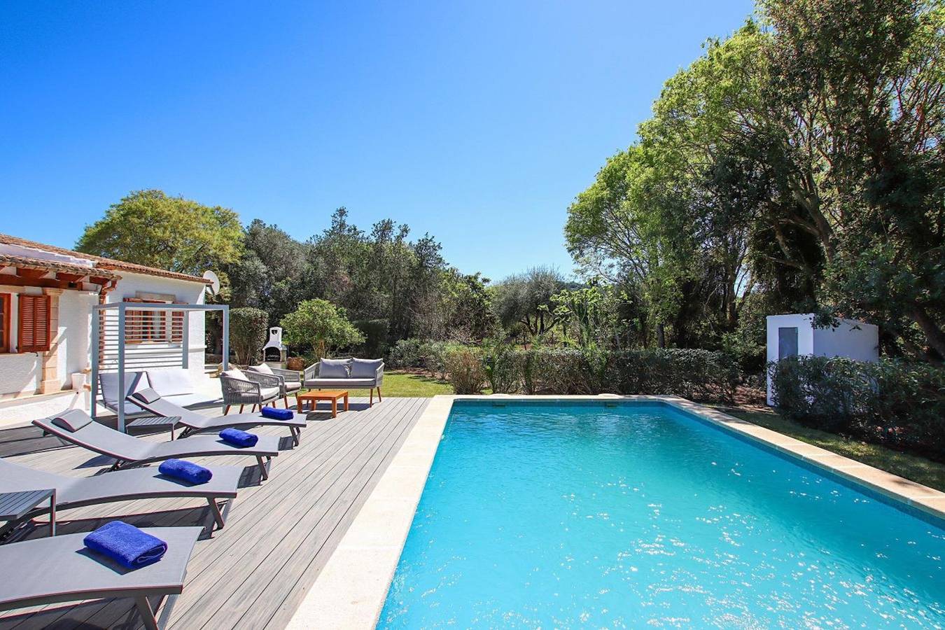 Casa de vacaciones "Alegre" con vistas a la montaña, piscina, jardín y Wi-Fi in Pollensa Ciudad, Pollença