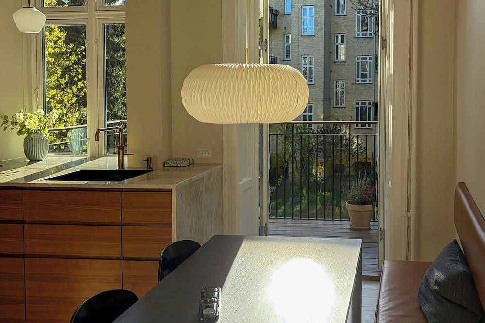 Ganze Wohnung, Renovierte Wohnung mit Balkon in Frederiksberg in Frederiksberg, Kopenhagen