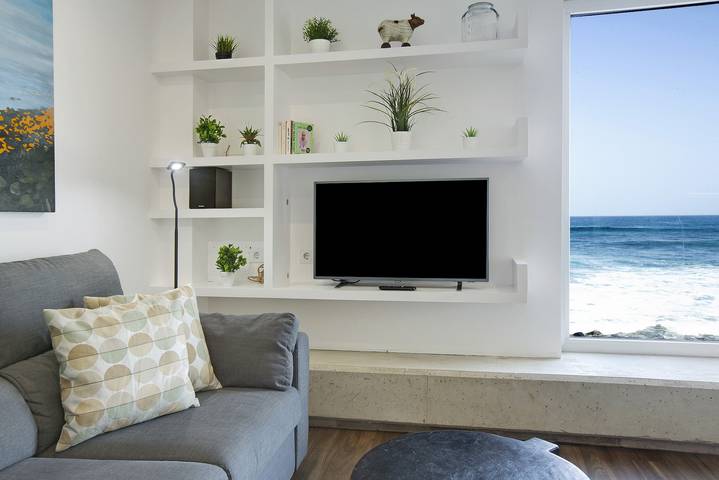 Villa "Quintanilla" with Direct Access to Beach, Sea Views & Wi-Fi in Arucas (municipality), North Gran Canaria