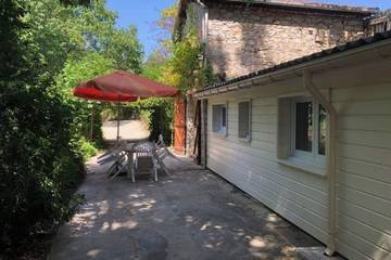 Gîte pour 8 personnes, avec jardin à Luzech