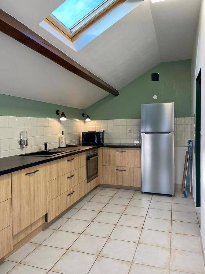 Location de vacances pour 5 personnes, avec vue ainsi que terrasse et jardin à Saint-Laurent-d'Andenay - 4