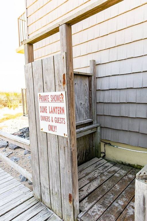 Ganze Wohnung, First Floor, directly on the Ocean & Well Stocked Condo! Listen to Waves Crash! in Nags Head, Dare County