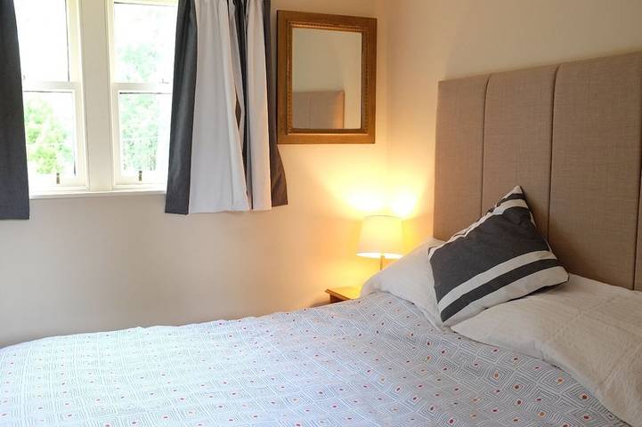Fabulous house with sun-doors and patio - Large mature garden. Mountain views. in Braemar, Cairngorms National Park