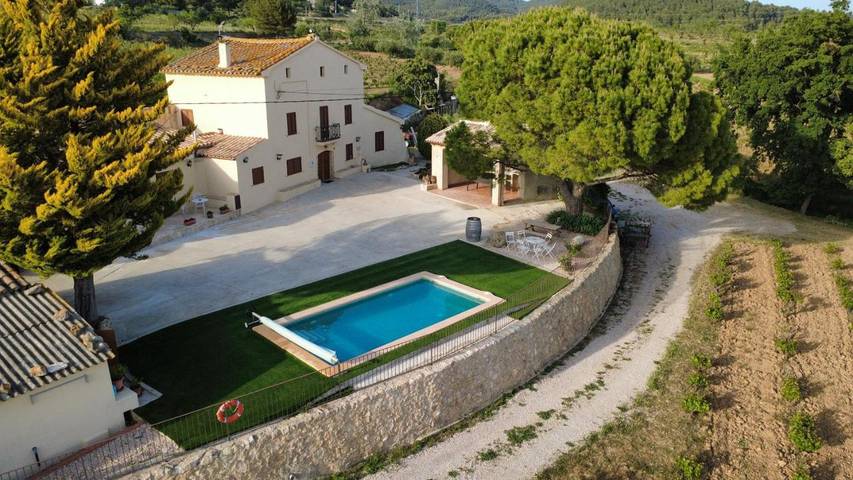 Casa rural para 12 personas, con Balcón y Terraza además de Jardín y Piscina en Aiguamurcia