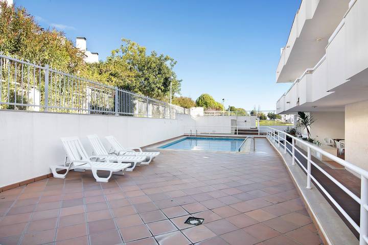 Ganze Wohnung, Ferienwohnung 'T2 F Apt Oliveira' mit Gemeinschaftspool, 2 Balkonen und WLAN in Santa Luzia (Tavira), Parque Natural da Ria Formosa