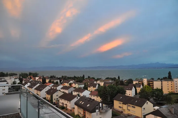 Ganze Wohnung, Penthouse Ferienwohnung Apartment \"Attika Süd\" mit Blick über den Bodensee in Immenstaad, Immenstaad am Bodensee