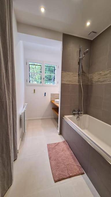 Location de vacances pour 6 personnes, avec terrasse et jacuzzi à Saint-Prix (Val-d'Oise) - 3