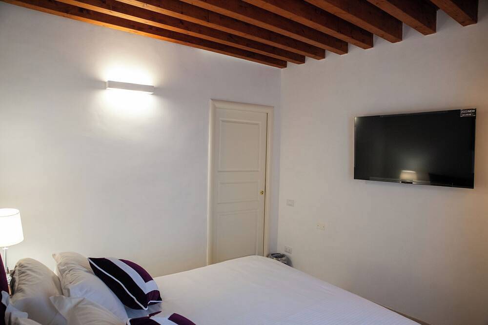 Entire apartment, Pink House - Free Parking Wi-fi free Tivoli in Tivoli, Rome Province